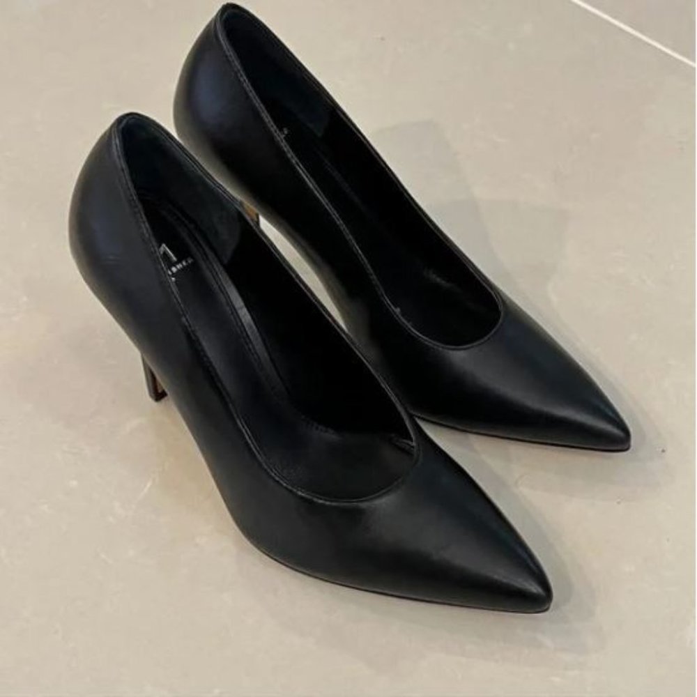 Marc Fisher LTD Women's Ulla Black Leather Sole Heel Size 6